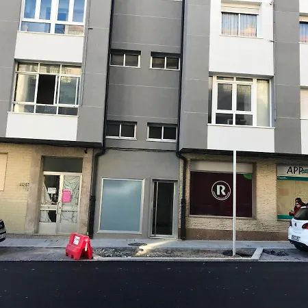 With 4 Bedrooms In With Balcony Апартаменти